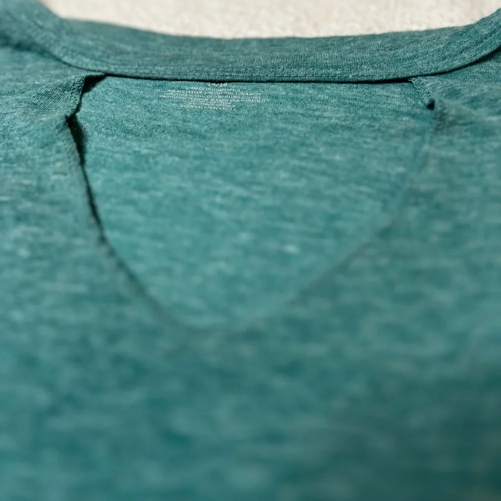 Women's Top - Picture 2 of 5